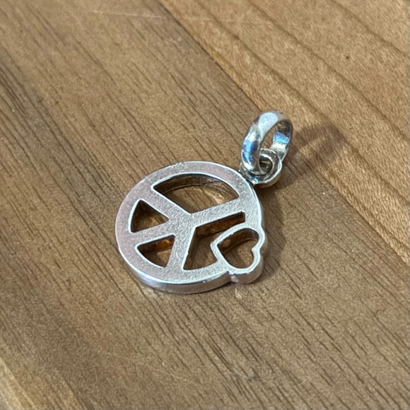 Links of London 925 Peace + Heart Charm - Picture 2 of 3